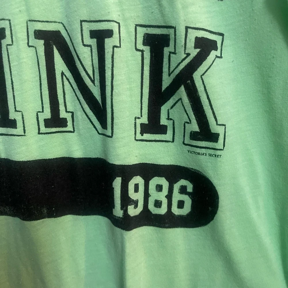 PINK Victoria's Secret Green T-Shirt Medium - Picture 4 of 7